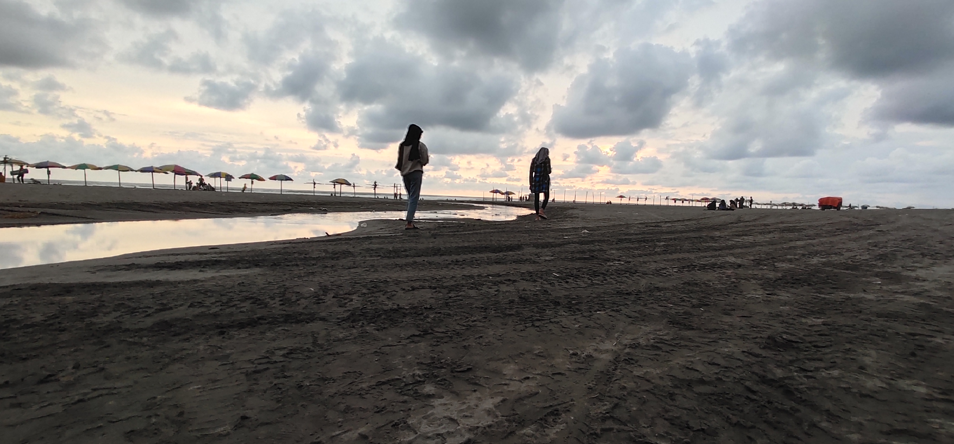 pantai dan persahabatan - Collection | OpenSea