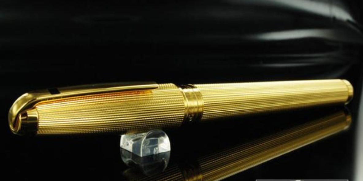 Gold fountain pen with pattern