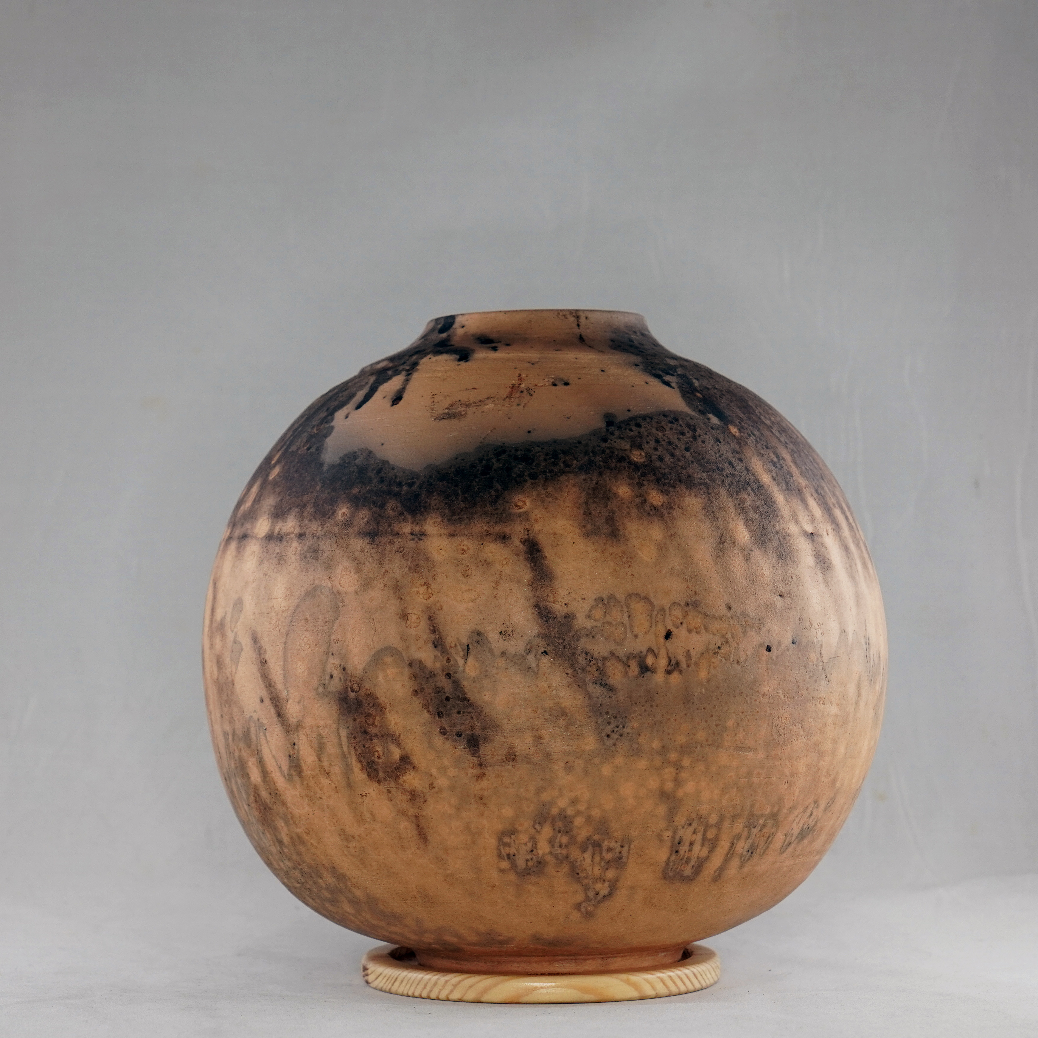 RAAQUU Obvara Large Globe Ceramic Art Vase S/N0000206