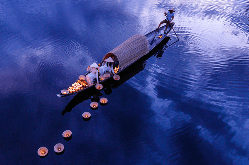 Hoa Dang Ritual: Releasing