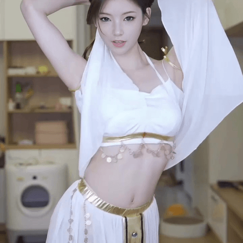 Beautiful chinese girl dancing performance , so