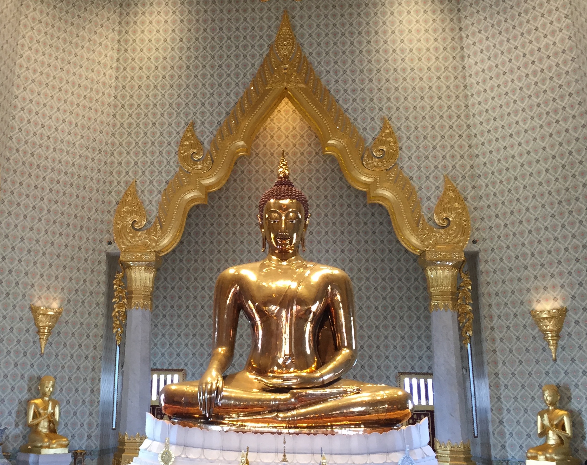 Buddha sitting | gold