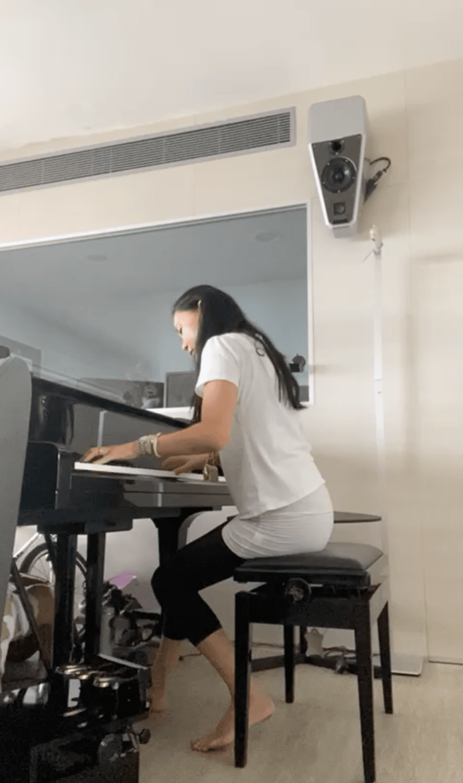 Pianist Jennifer Cheng Lo Charity Performance for Jin Yu (Wolf X Lion) & Family - Delta COVID