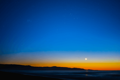 Omutu moonrise and Matariki at dawn 55mm