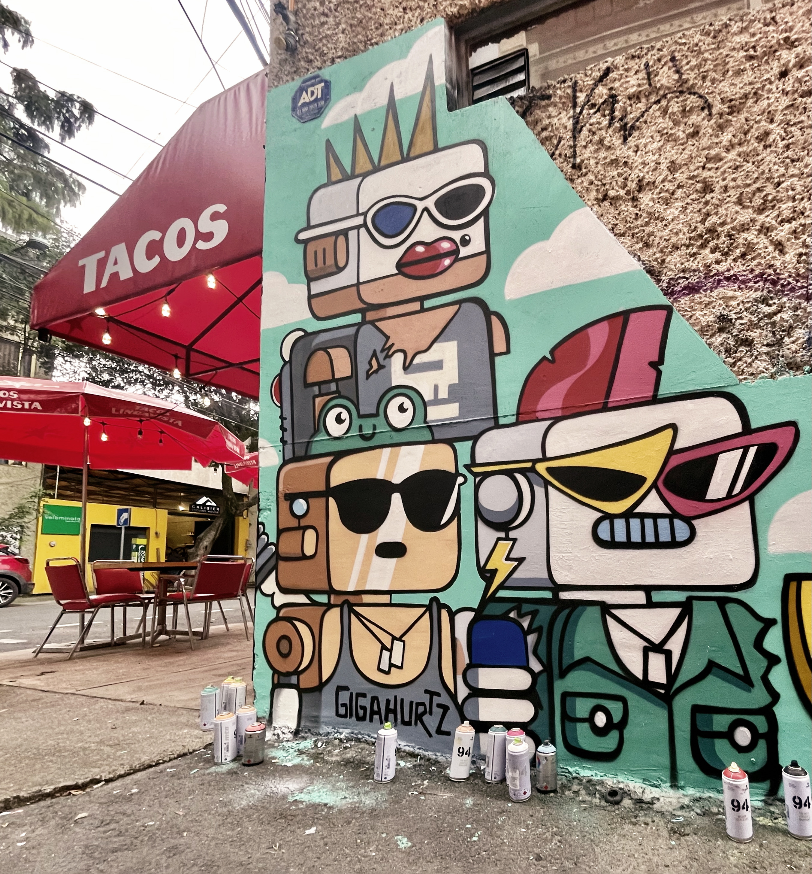 Robotos Mural in Taqueria Lindavista