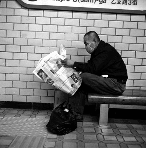 Subway_newspaper reader