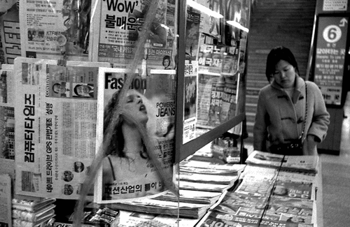 Subway_newspaper and woman