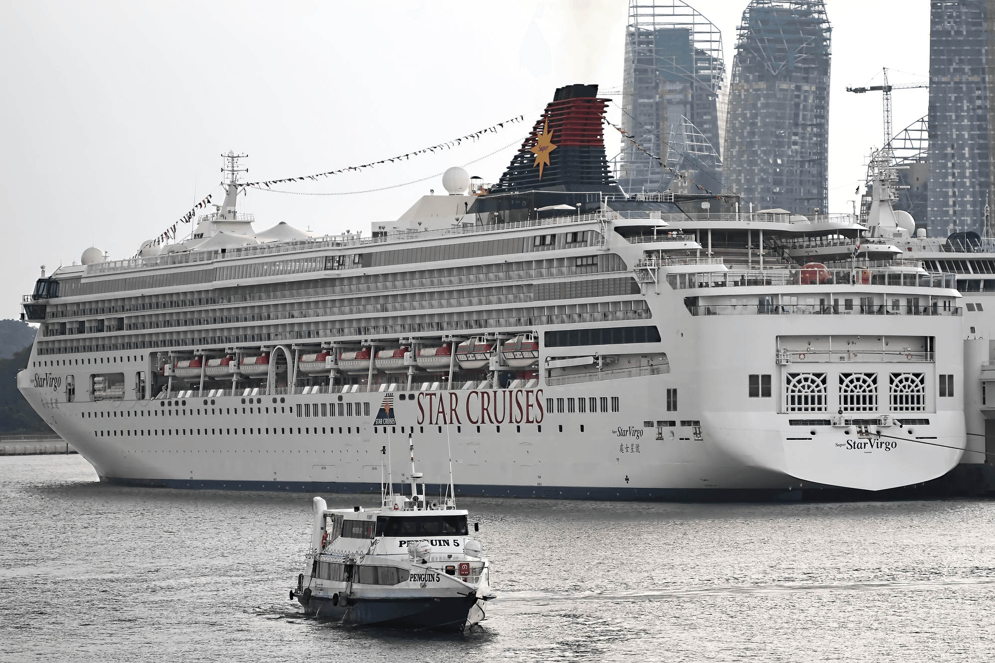 Suria KLCC - CRUISE CROCODILE: cruise dock, cruise port