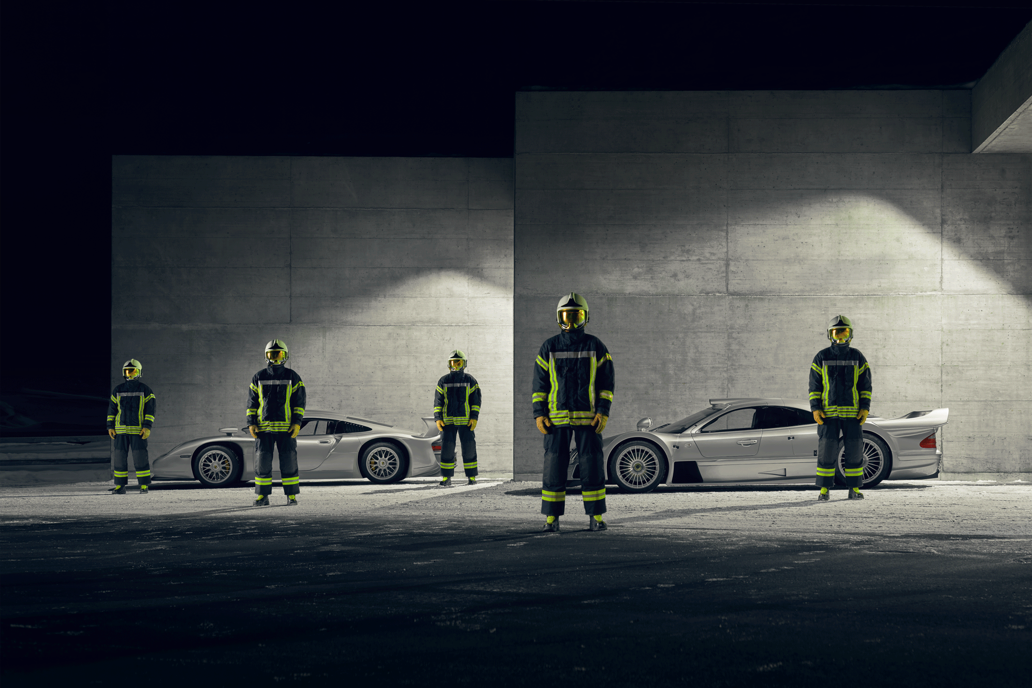 Mercedes CLK GTR & Firefighters