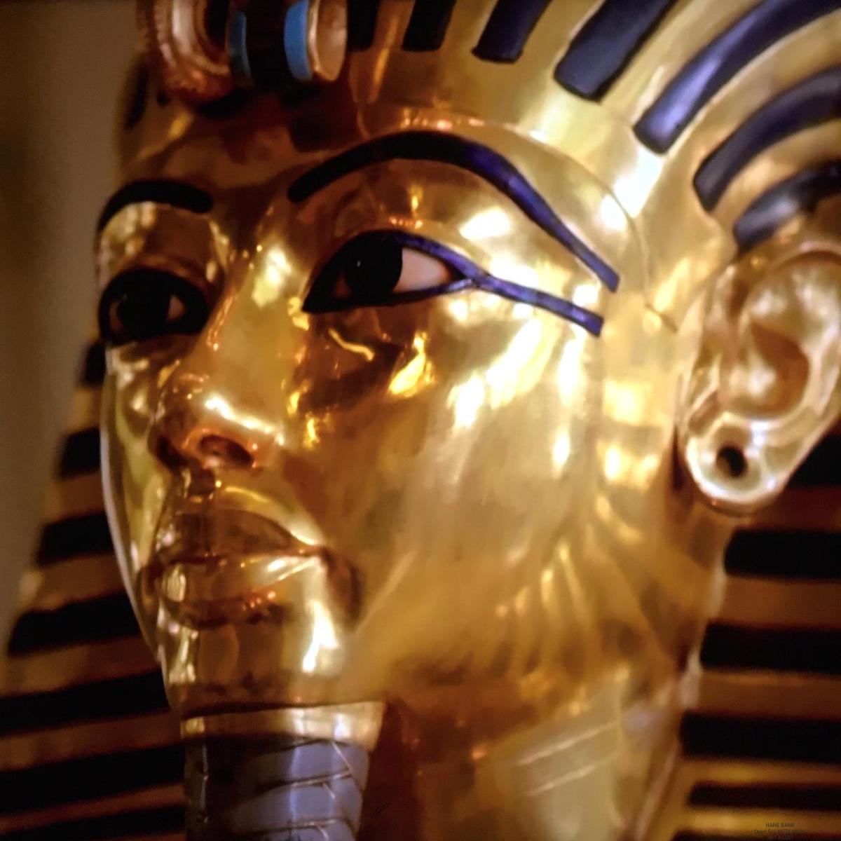 Golden Mask Egyptian Pharaoh's Eyes Golden Masked Pharaoh Tutankhamun