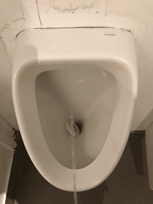 Urinal 3