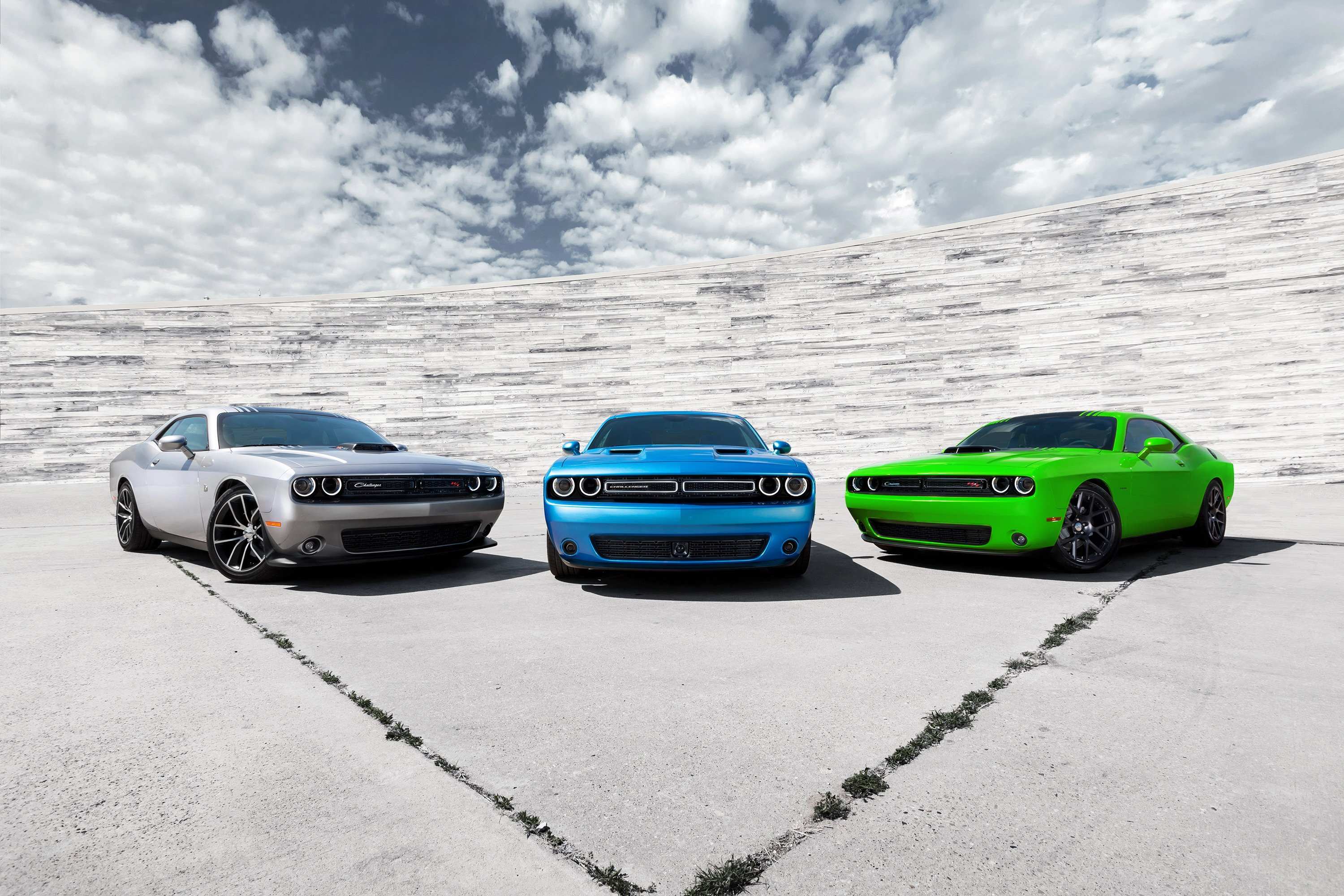 Машина в 3 4. Dodge Challenger 2015. Авто Додж Челленджер 2015. Додж Челленджер спорт. Электрический Додж Челленджер 2024.