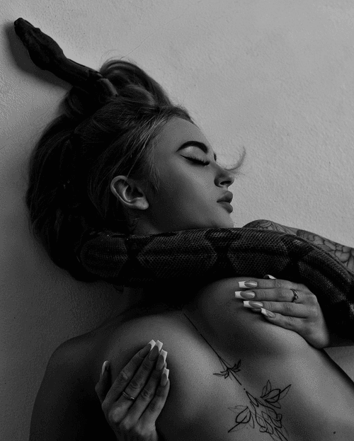 Le Serpent B&W