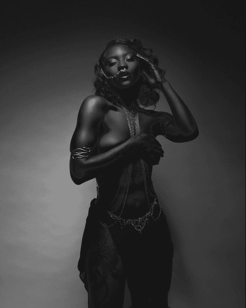 EMPRESS B/W