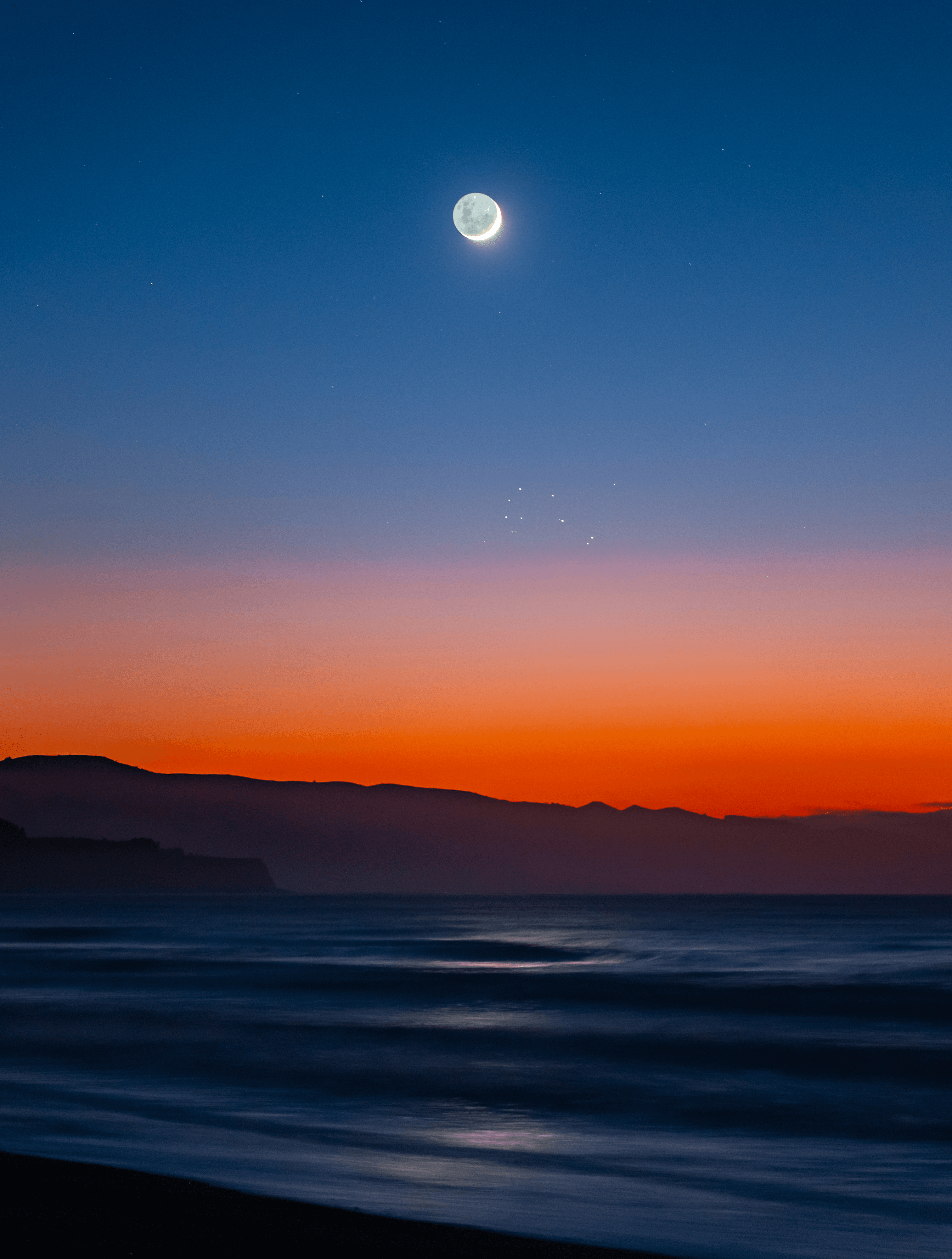 Omutu Radiance: A Captivating Glimpse of Crescent Moon and Dawn's Awakening