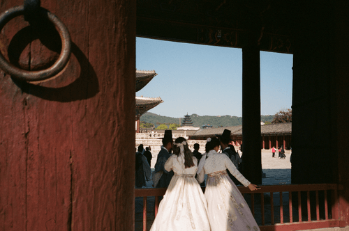 A SUNNY DAY IN SEOUL